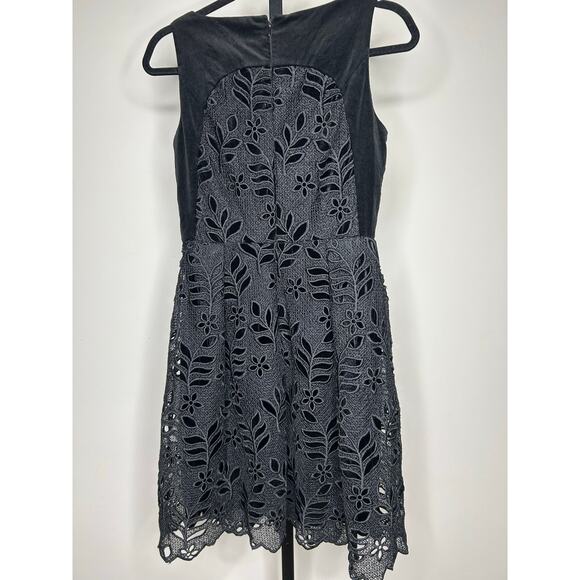 Ivanka Trump Dress- size 2- velvet and eyelet‎ fabric, lined, sleeveless - Picture 2 of 5